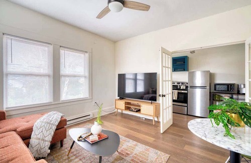 Richmond House | Mt Tabor Retreat ~ Local Eateries ~ Shops ~ Bars