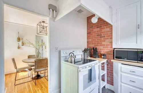 Alberta Arts District House | Stylish 1BR in PDX~ Walk to Local Shops & Coffee