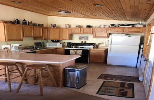 Lead Ski Chalet | {Aspen Chalet} Hot Tub, Tesla Charger, Near Deadwood!