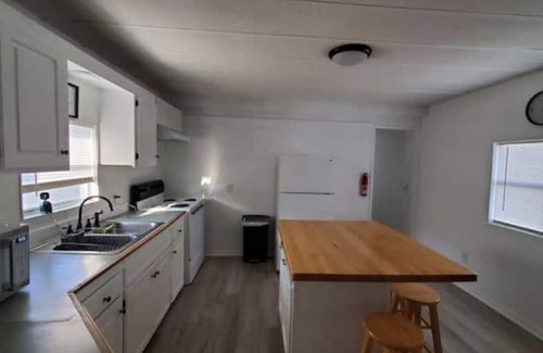Lake Charles House | Cozy 2BD/2BA Mobile Home/AC, Wi-Fi, W/D, Kitchen, Prime Central Location