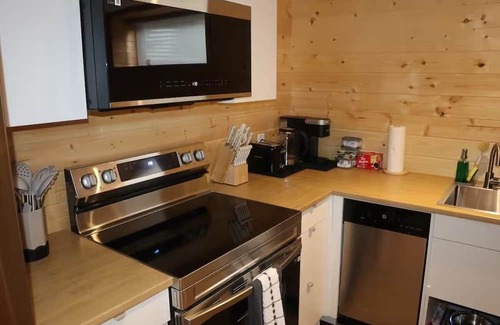 Fort Gary House | 1BD Cozy Suite with Office Space near U of M