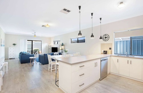Goolwa House | Brooking's Perch, Walk to Shops & River, WiFi