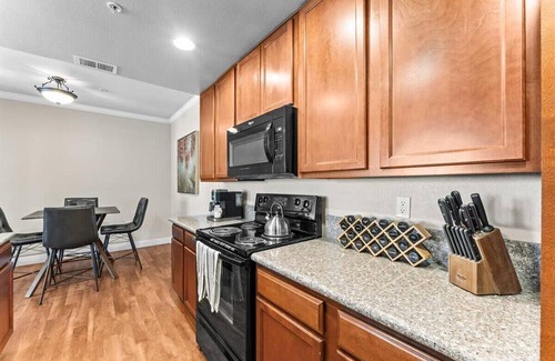 Reno/Tahoe Airport Apartment | New Trendy 1BR Apartment with Heated Pool, Gym & Minigolf