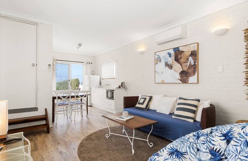 Callala Beach Cabin | Quay's Cabin - Absolute Beachfront with Views