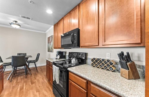Reno/Tahoe Airport Apartment | Stylish 1BR Retreat | Gym, Pool, Fast Wi-Fi, Free Parking