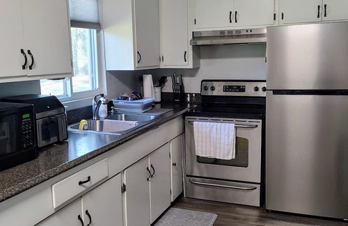 Tifton House | Charming 2-bedroom house in a quiet neighborhood yet convient to everything.