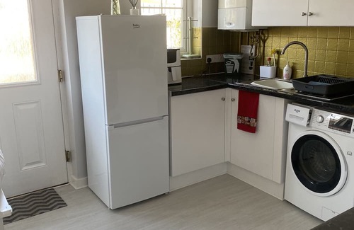 Port Talbot House | Step Free Bungalow By The Beach/Extra Wide Doorwayn2 minutes from the beach