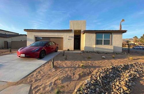 Desert Hot Springs House | Traveling RN/Professionals - Private Bed and Shared Bathroom