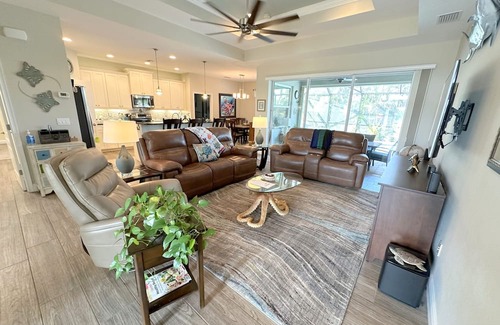 Broadmoor House | NEW! 3-bedroom, 2-bathroom, POOL home in marvelous Rotonda West with FREE WiFi