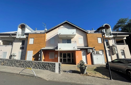Grand Fond Apartment | Large Studio in saint Gilles les Bains Fully equipped, private parking.
