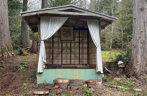 Brinnon House | A perfect escape in the woods on the Hood Canal! Cabin, treehouse, camp sites!
