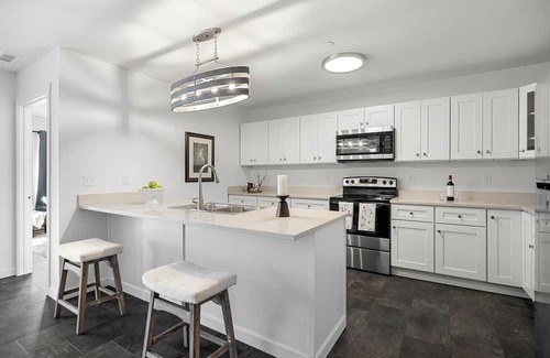 Kellogg Condo | Beautiful 2-bedroom condo centrally located in Kellogg with a porch.