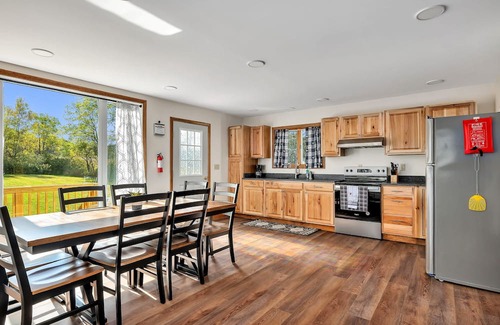 Granville House | Modern 3-bedroom farmhouse with WiFi and spectacular views in charming Granville
