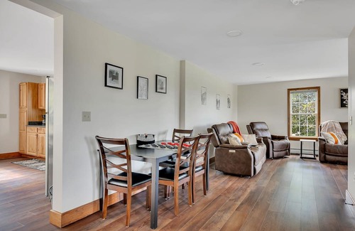 Granville House | Modern 3-bedroom farmhouse with WiFi and spectacular views in charming Granville