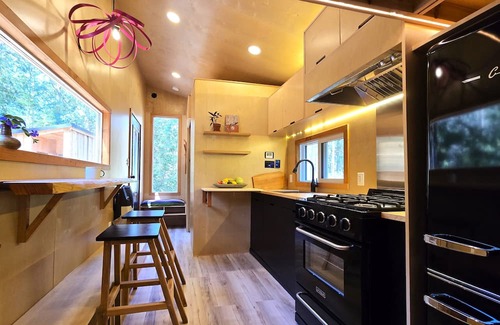 Lund House | (NEW) Designer Tiny Home Nestled in Tranquil Forest- Nature Lover's Paradise