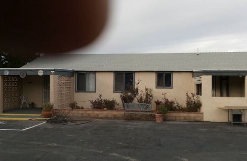 Searchlight Apartment | Charming 2-bedroom hotel suite with AC, WiFi in enchanting Searchlight