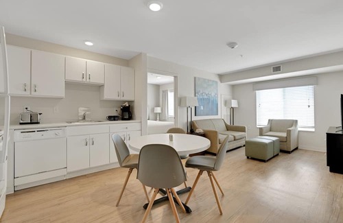 Far North Central Apartment | Simplicity At the Rim 1308 I Comfy 2 Bed 2 Bath