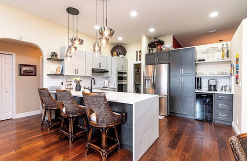 Tropic Palms House | Waterfront Getaway! 3BR on Canal + Row Boat – Near Beach & Atlantic Ave Fun!