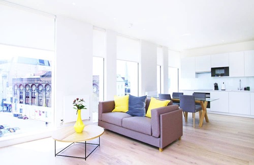 Waterloo Apartment | Waterloo Stays - Modern & Spacious