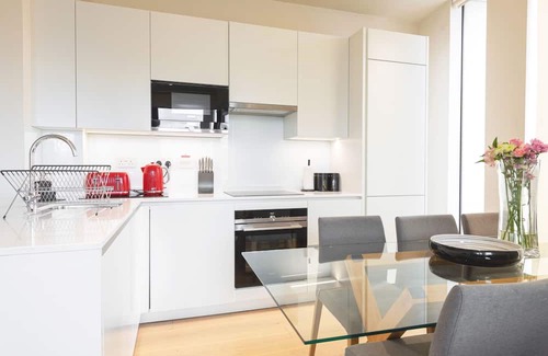 Waterloo Apartment | Waterloo Stays - Modern & Spacious