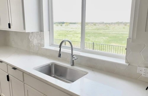 Weston House | The Chestnut 3-bedroom house in Celina with AC, WiFi