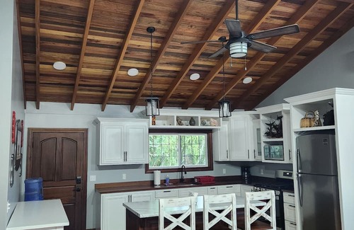 Spanish Lookout Cottage | Charming 2-bedroom cottage in tranquil Spanish Lookout with AC, WiFi