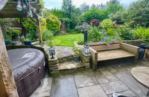 Bury Cottage | Quaint and Cosy Cottage - Manchester