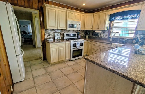 Bass Lake House | Cozy LakeView Cottage with a Touch of Modern Flair!