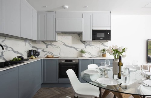 Newquay Apartment | Apartment 4, Oasis Sands - an apartment that sleeps 6 guests in 3 bedrooms