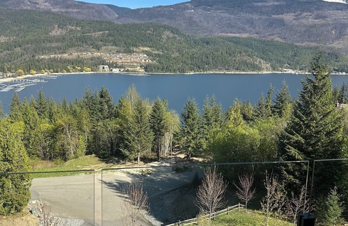 Sicamous House | Luxury home in Sicamous, overlooking Mara lake in the Shuswap