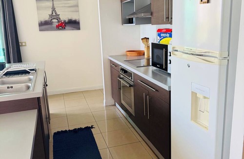 Punaauia Apartment | Condo in Punaauia "Vue Moorea + Piscine" opposite the Anita caravan