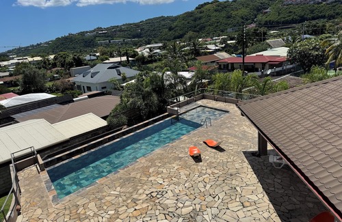 Punaauia Apartment | Condo in Punaauia "Vue Moorea + Piscine" opposite the Anita caravan