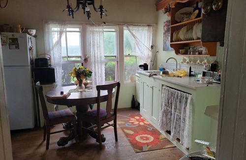 East Haddam Cabin | Cottage on the Moodus Reservoir go back in time enjoy a quite get away .