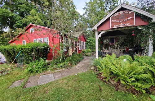 East Haddam Cabin | Cottage on the Moodus Reservoir go back in time enjoy a quite get away .
