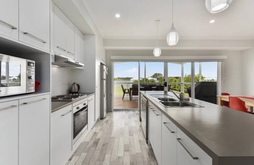 Lacepede House | Sunnysands Beach House - 4 bedrooms to relax, connect, and breathe