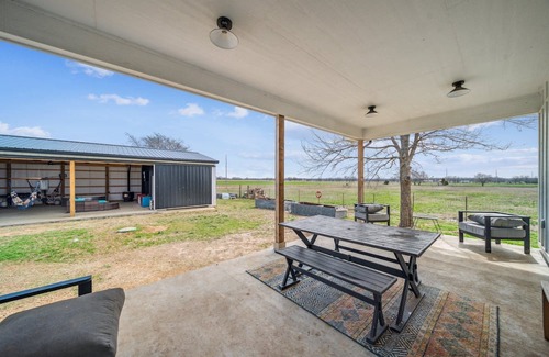 Adair House | 4-bedroom 3 bath house in tranquil Adair. With Large hang out barn.