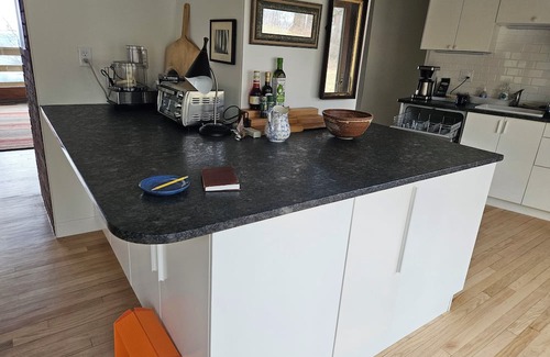 Cragsmoor House | A spectacular Shawangunk vista in a beautifully renovated chalet on a lush lawn.