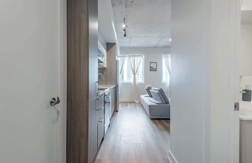 Shaughnessy Village Apartment | Cozy 1BR- Concordia- Gym