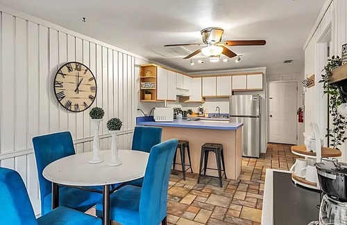 Clermont Condo | 2 BR/2 bath Clermont cottage w/Heated Olympic Pool/basketball/lake access