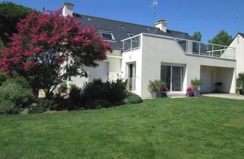 Sarzeau House | Vacation home on the beach, less than 10 minutes' walk from the sea.