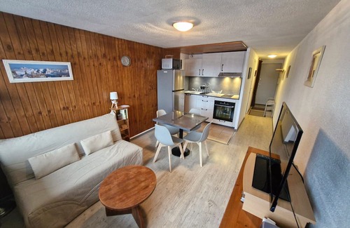 Besse-et-Saint-Anastaise Apartment | Studio in the heart of the station, free WiFi