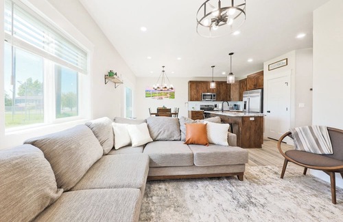 Ashton House | Yellowstone Gateway Retreat
