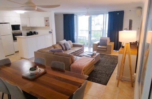 Gold Coast Apartment | Beautiful 3BR Apartment 70m walk to beach