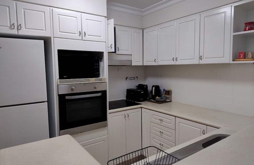 Gold Coast Apartment | Beautiful 3BR Apartment 70m walk to beach