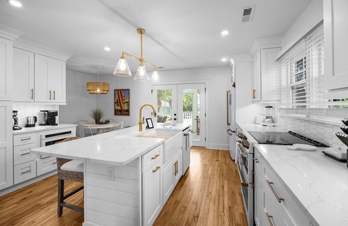 Isle of Palms House | Renovated, Modern Beach Get-Away w/Private Pool! Easy Walk to Beach!