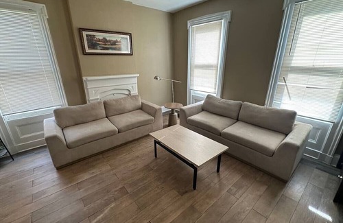 St. Charles Historic District House | Madison House 2 -Walk to Main St