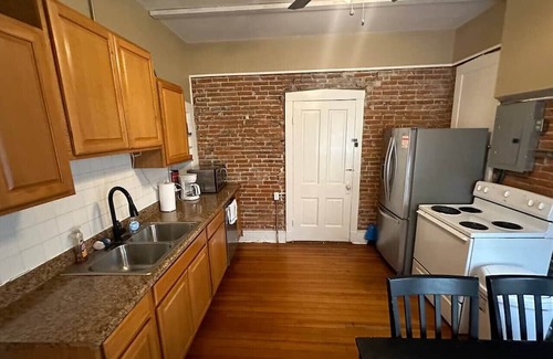St. Charles Historic District House | Madison House 2 -Walk to Main St