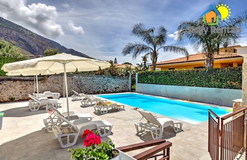 Capaci Apartment | Maiolica Apartment - Apartment with pool near the sea