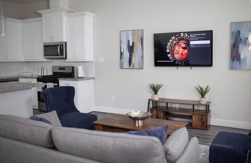 Riverside Terrace House | Vacation home just 3 minutes drive to Houston Zoo