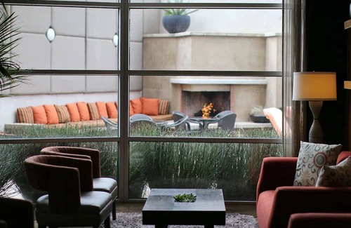 Los Angeles House | Enjoy Rooftop Dining and Iconic LA Views at Quirky West Los Angeles Room